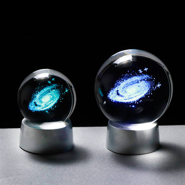 boule en verre avec gravure galaxie et éclairage led
